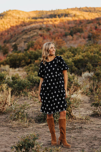 THE BRYLEE PUFF SLEEVE DRESS IN BLACK FLORAL