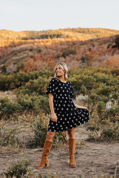 THE BRYLEE PUFF SLEEVE DRESS IN BLACK FLORAL