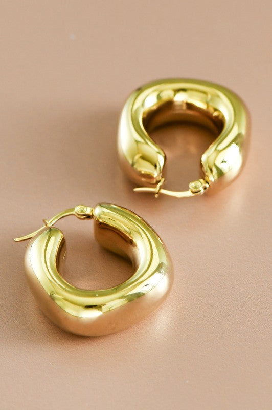 THE STATEMENT HOOPS IN GOLD