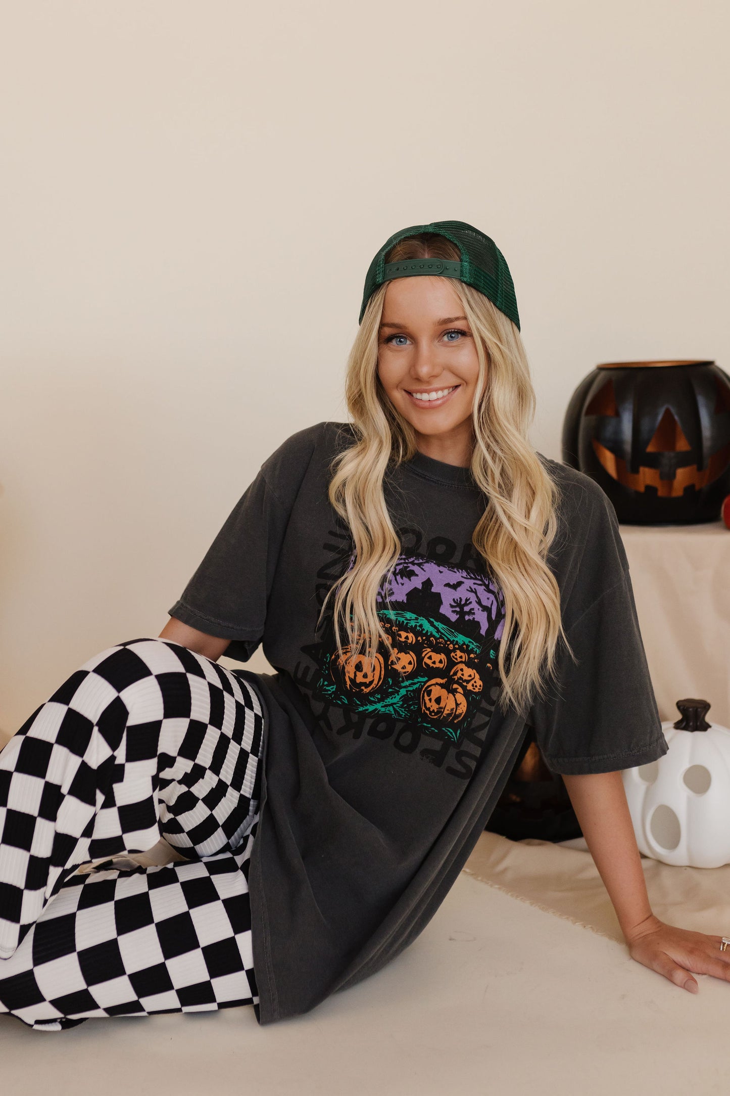 THE SPOOKY SEASON VINTAGE OVERSIZED TEE IN DARK GREY