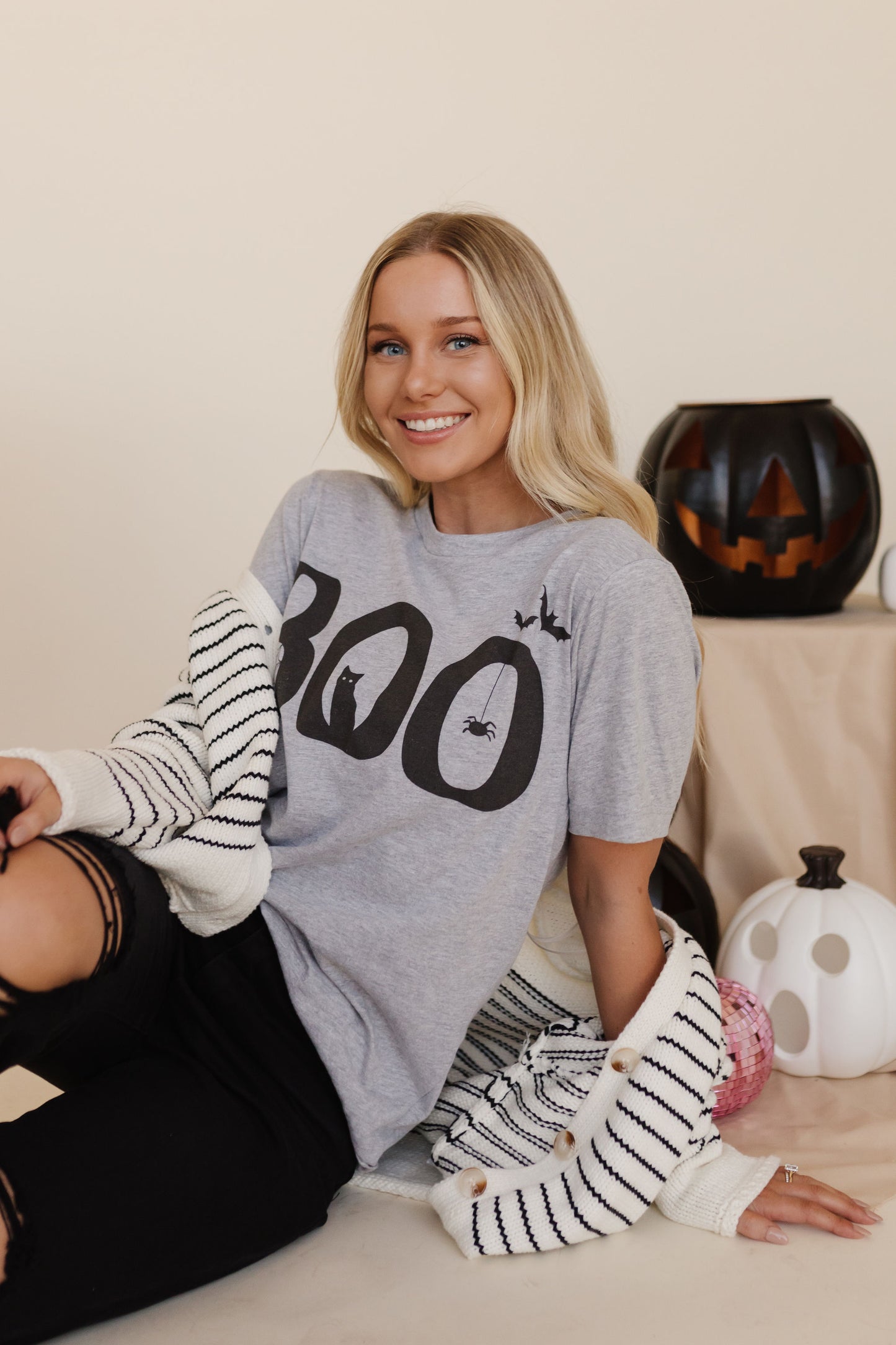 THE BOO GRAPHIC TEE IN HEATHER GREY