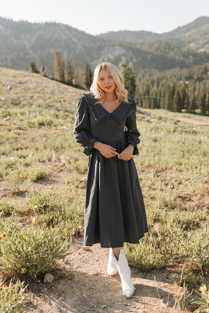 THE SHAYLEE COLLARED MIDI DRESS IN NAVY GINGHAM