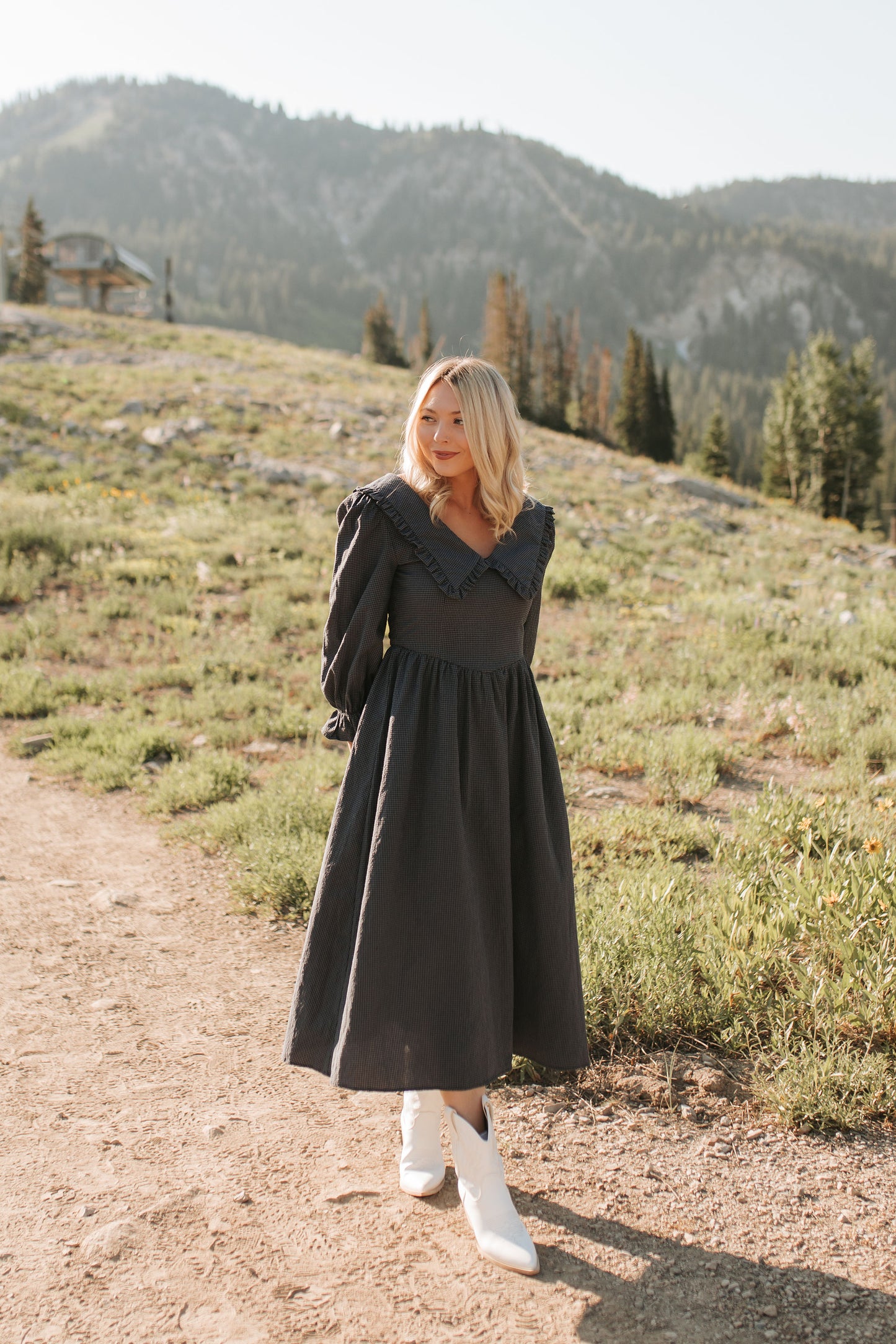 THE SHAYLEE COLLARED MIDI DRESS IN NAVY GINGHAM