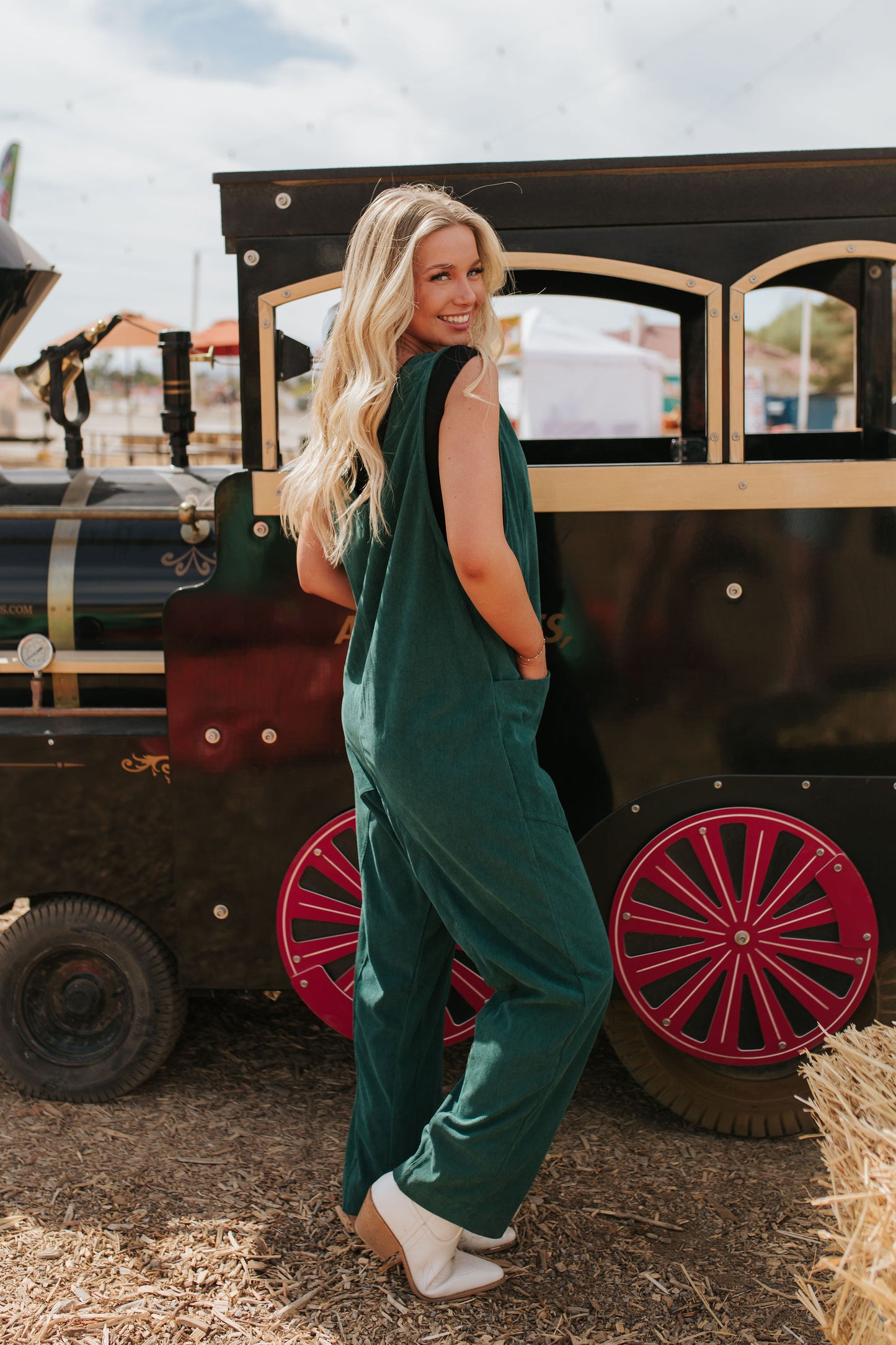 THE CECIL CORDUROY OVERALLS IN DARK GREEN