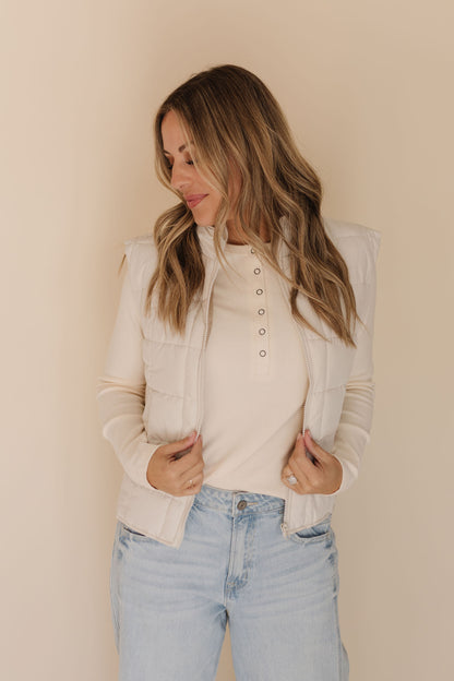 THE SACHI SOFT RIBBED TOP IN CREAM