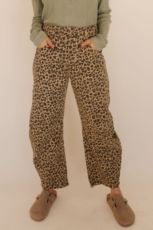 THE LENNA BARREL JEANS IN LEOPARD