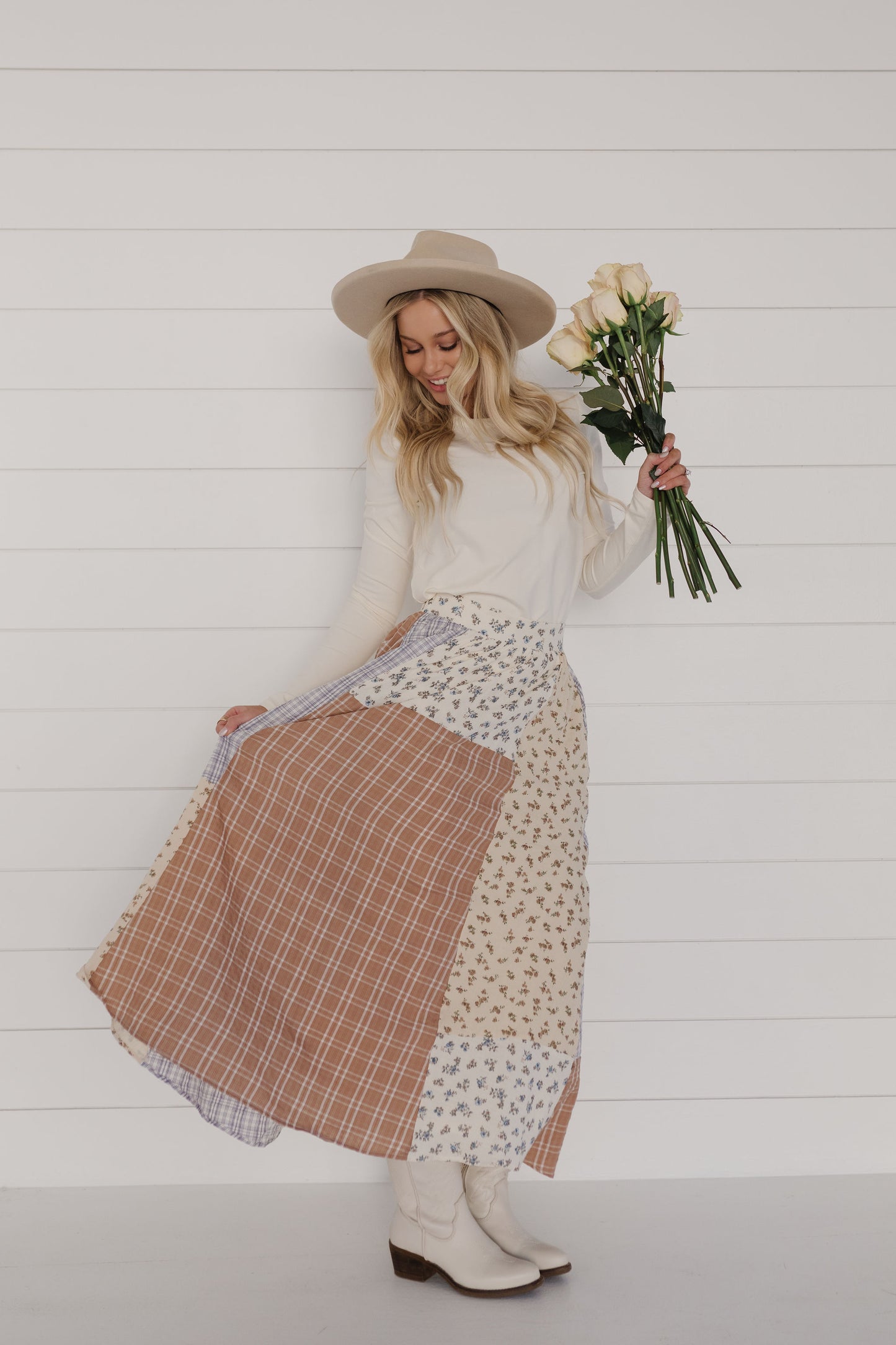 THE LAUREN CURVED HEM LONG SLEEVE TOP IN CREAM