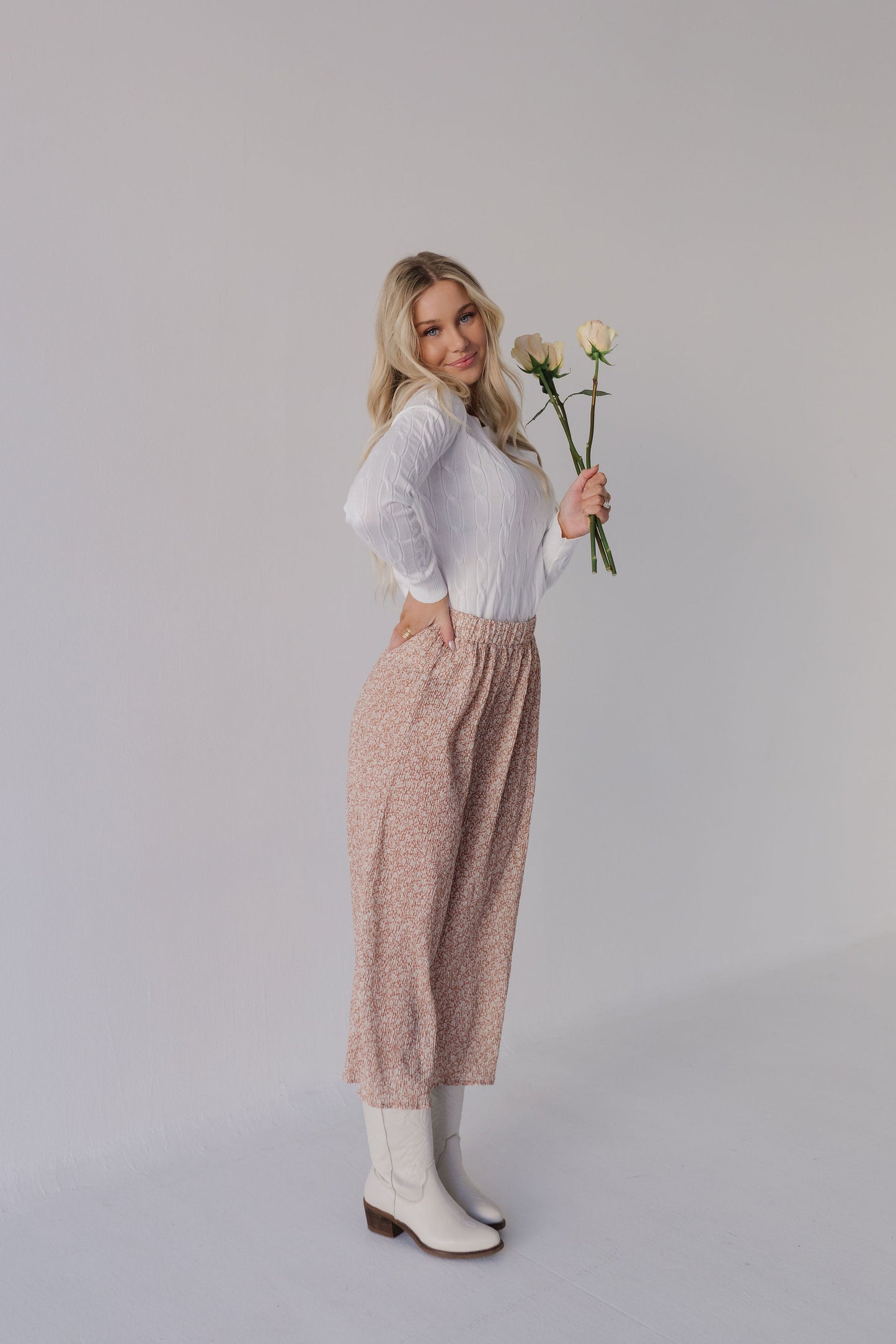 THE FELICITY FLORAL CRINKLE MIDI SKIRT IN CLAY/CREAM