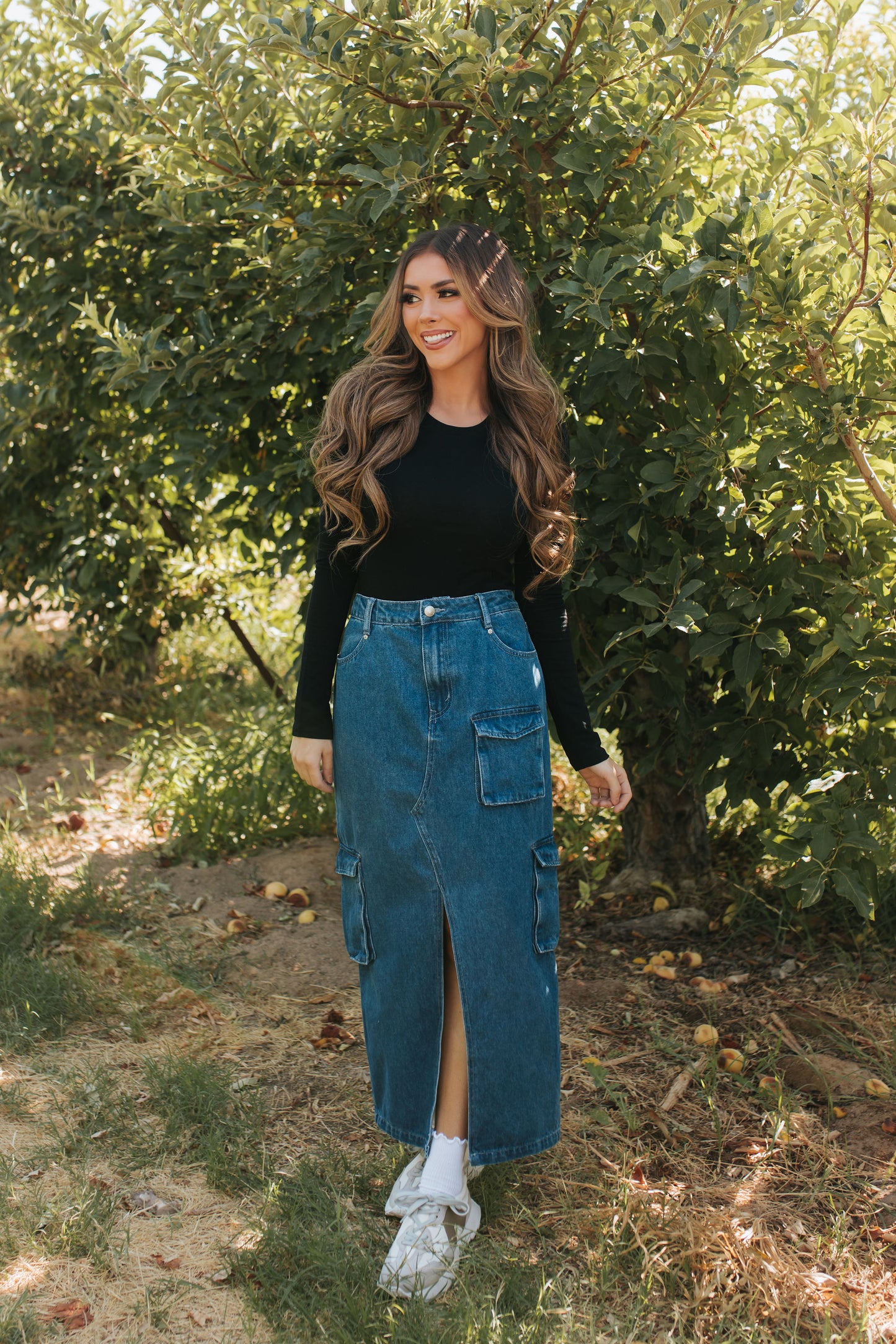 THE ANSLEIGH CARGO DENIM MAXI SKIRT IN DARK WASH