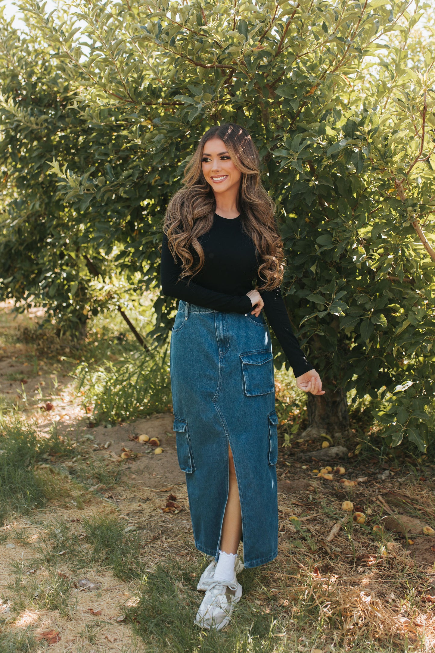 THE ANSLEIGH CARGO DENIM MAXI SKIRT IN DARK WASH