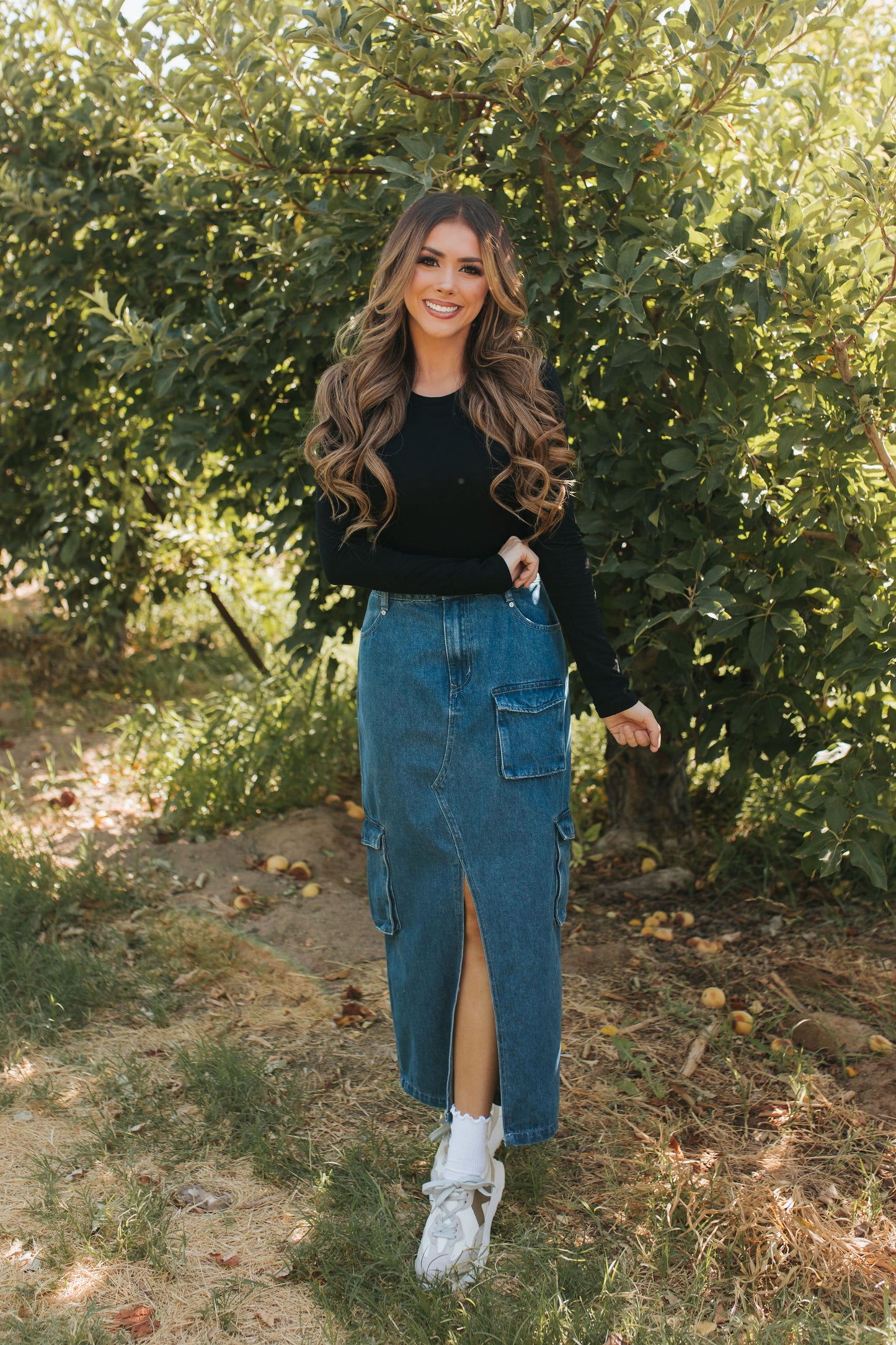 THE ANSLEIGH CARGO DENIM MAXI SKIRT IN DARK WASH