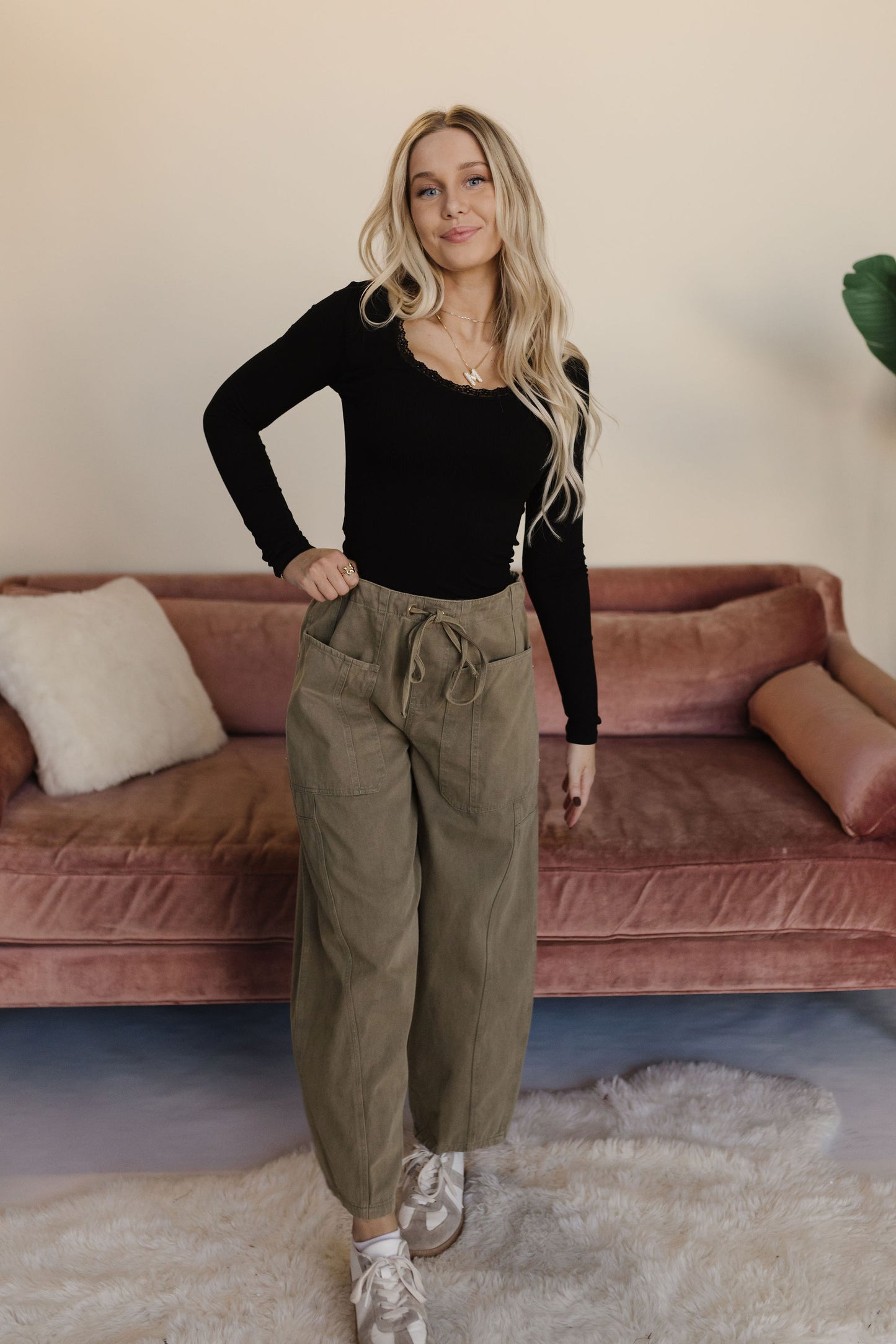 THE WRYN WIDE LEG DRAWSTRING PANTS IN OLIVE