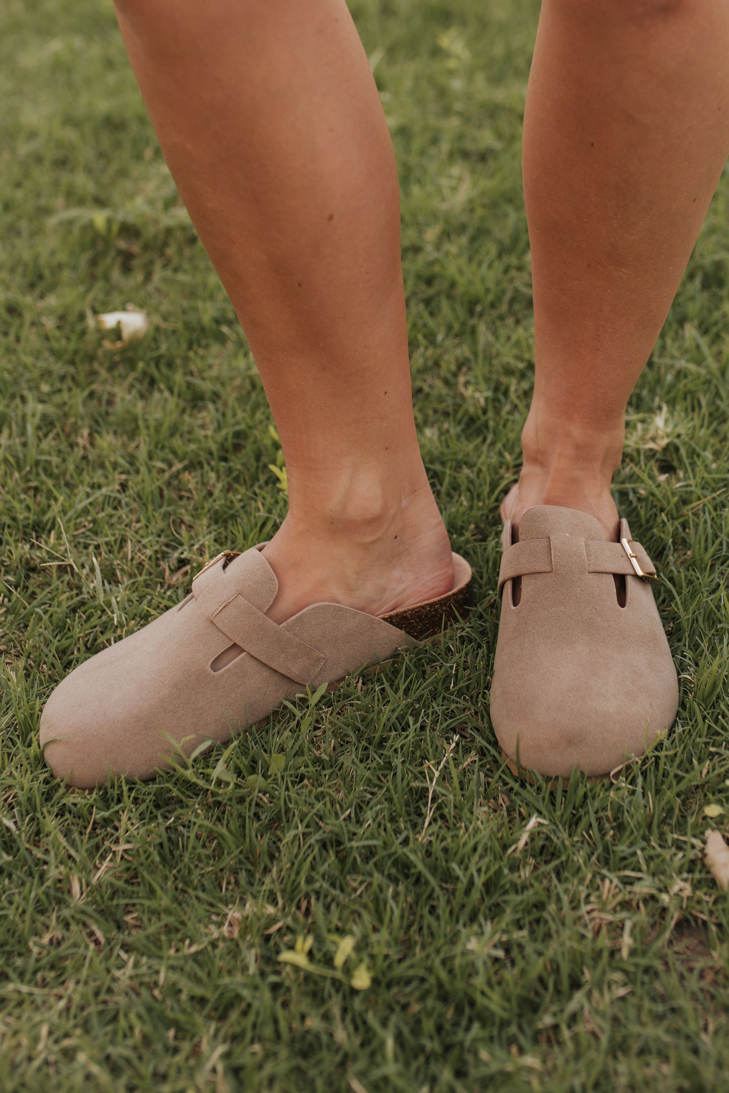 THE TEDDY CLOGS IN TAUPE