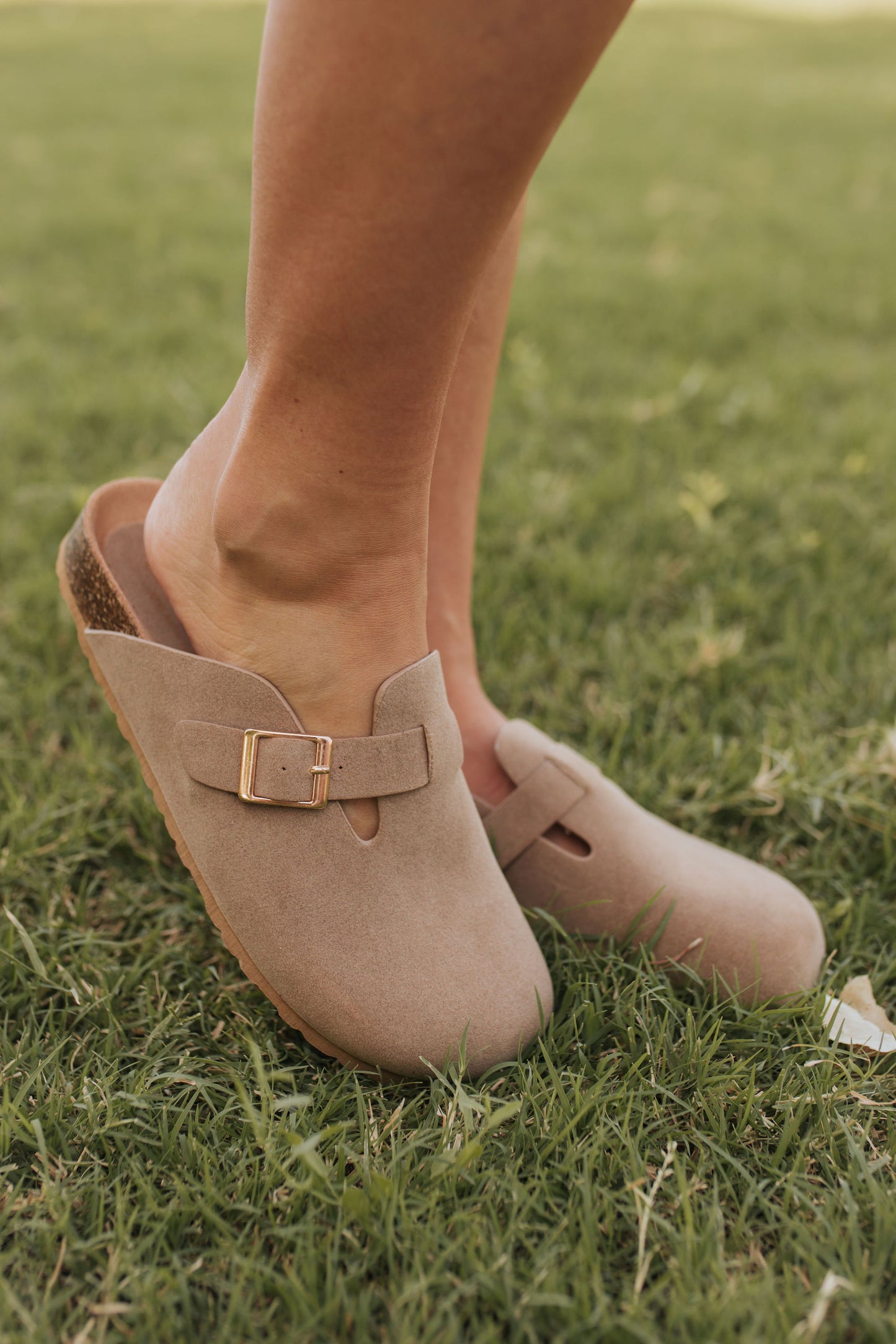 THE TEDDY CLOGS IN TAUPE