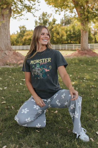 THE MONSTER MASH GRAPHIC TEE IN PEPPER