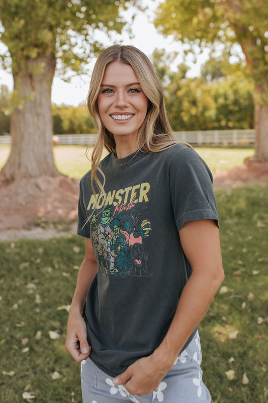 THE MONSTER MASH GRAPHIC TEE IN PEPPER