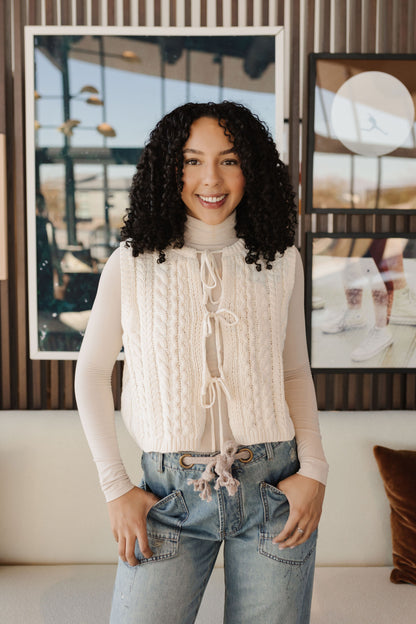 THE HADLEIGH KNIT VEST IN IVORY