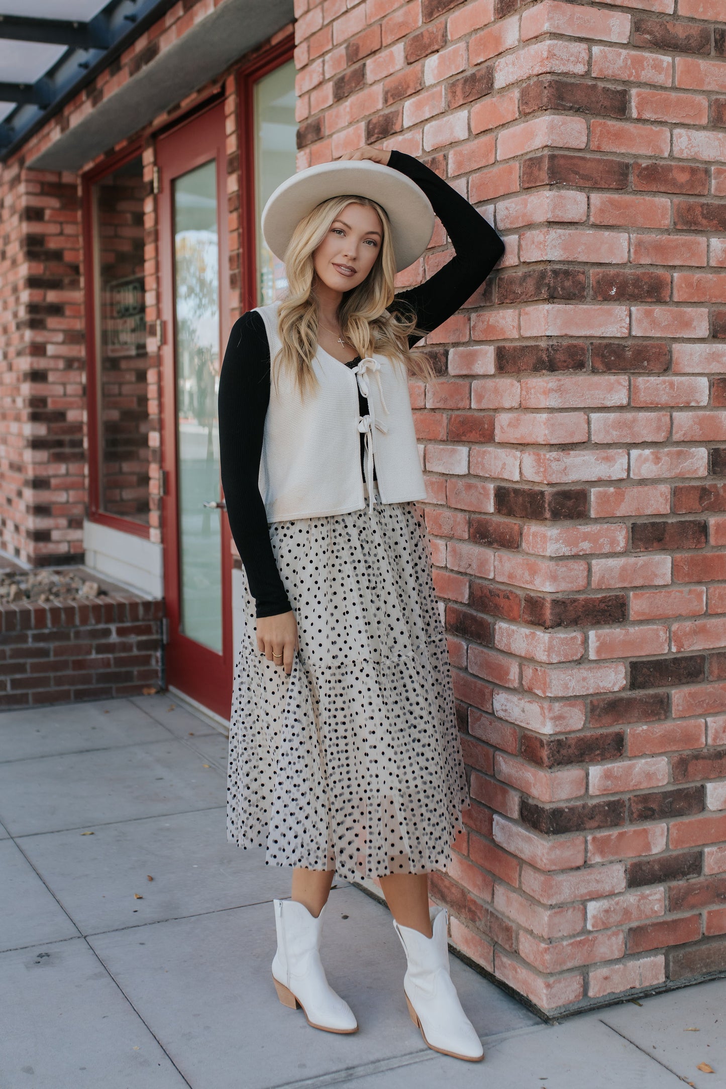 THE KENNY TIE FRONT KNIT VEST IN CREAM