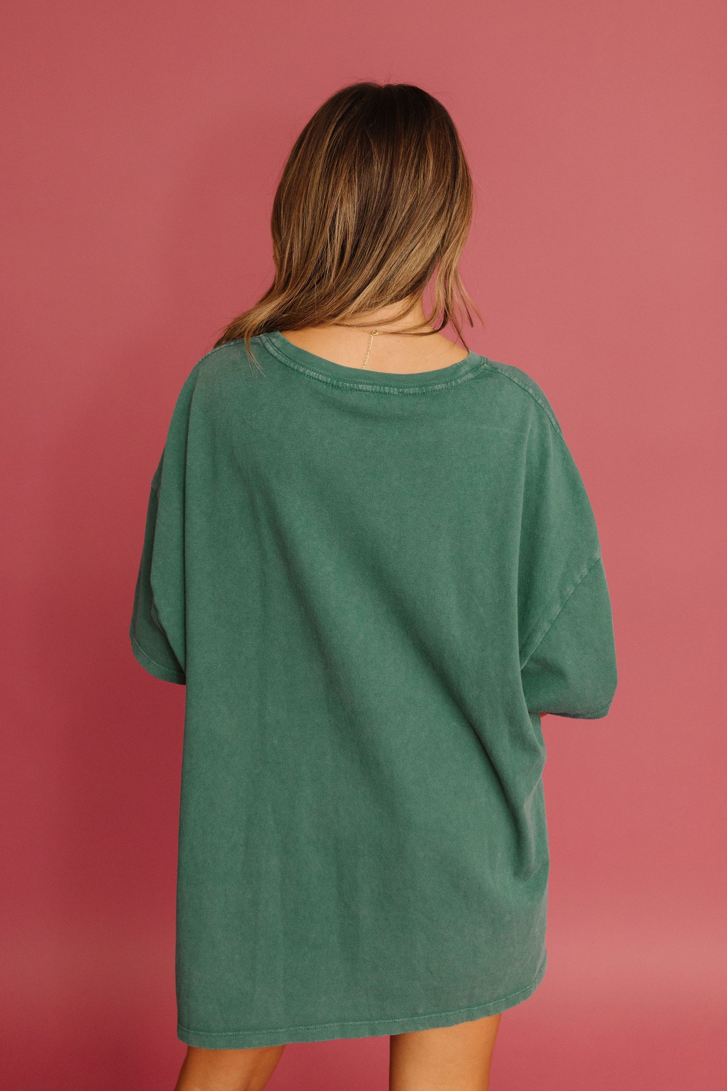 THE EVERYDAY TEE IN DARK GREEN