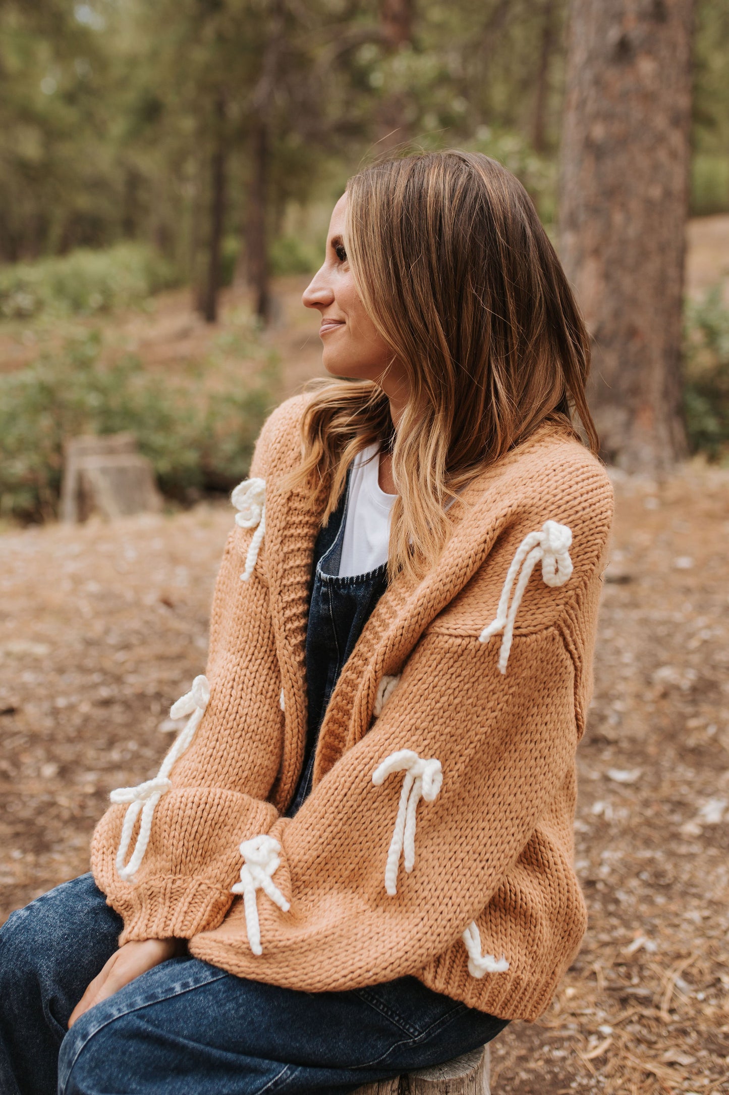 THE CHUNKY BOW KNIT CARDIGAN IN CAMEL