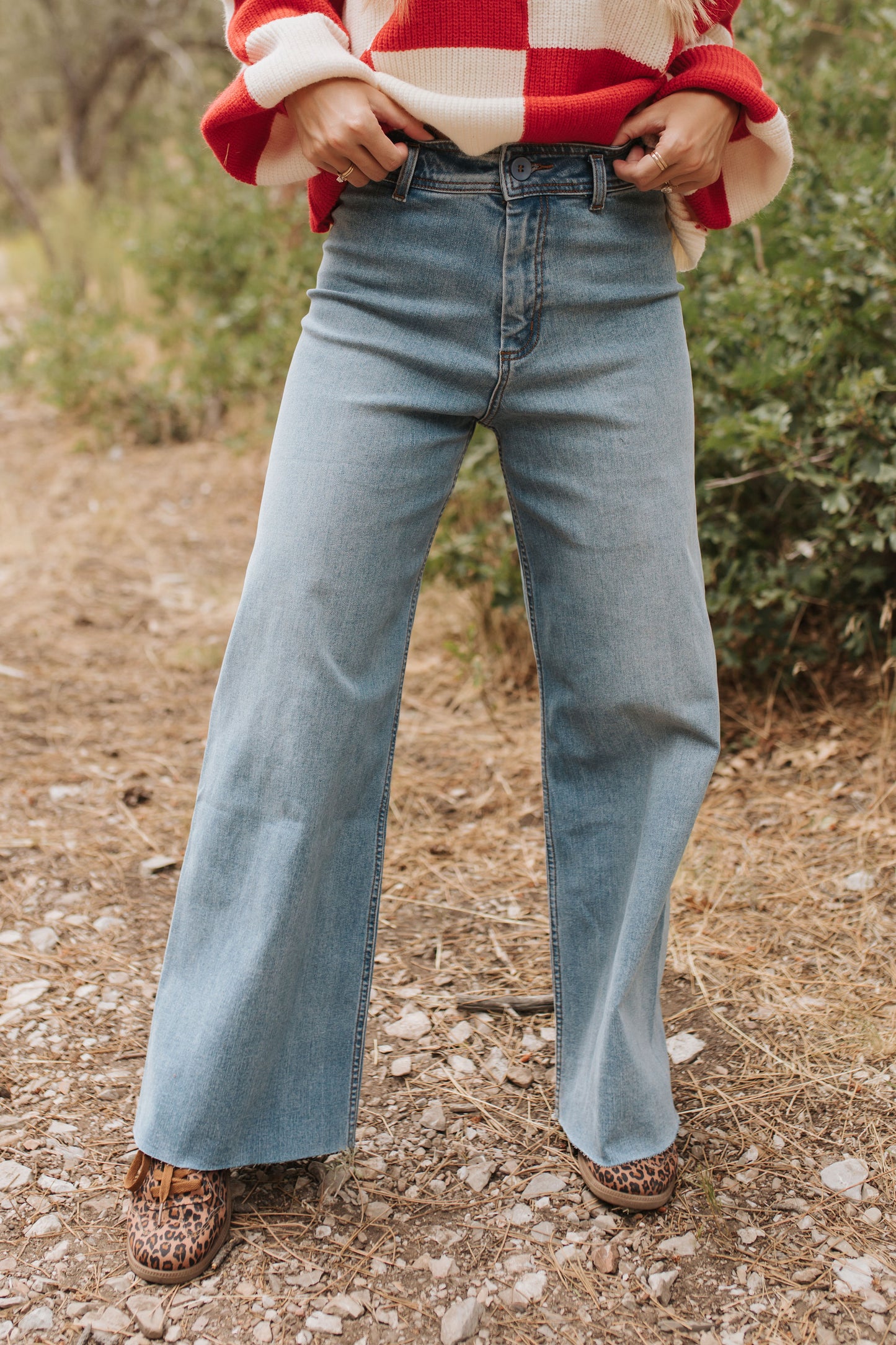 THE SAYLOR WIDE LEG JEANS IN MEDIUM DENIM