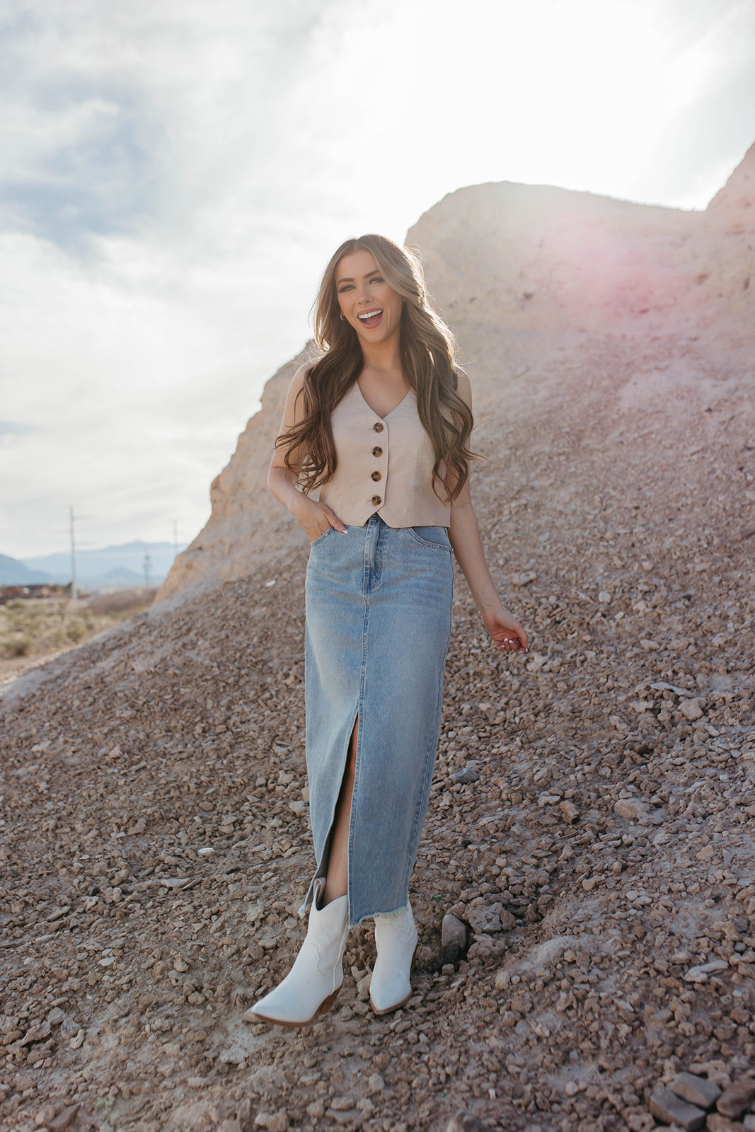 THE ALYSSA LINEN BUTTON DOWN VEST IN KHAKI