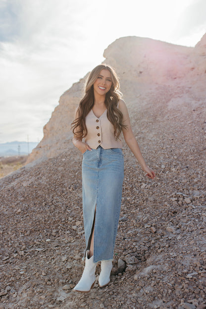 THE ALYSSA LINEN BUTTON DOWN VEST IN KHAKI