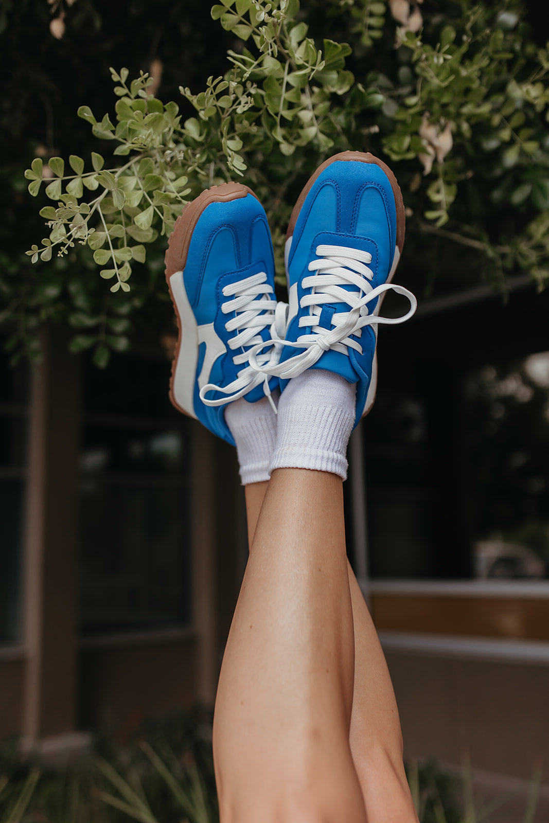 THE BOLD SNEAKERS IN BLUE