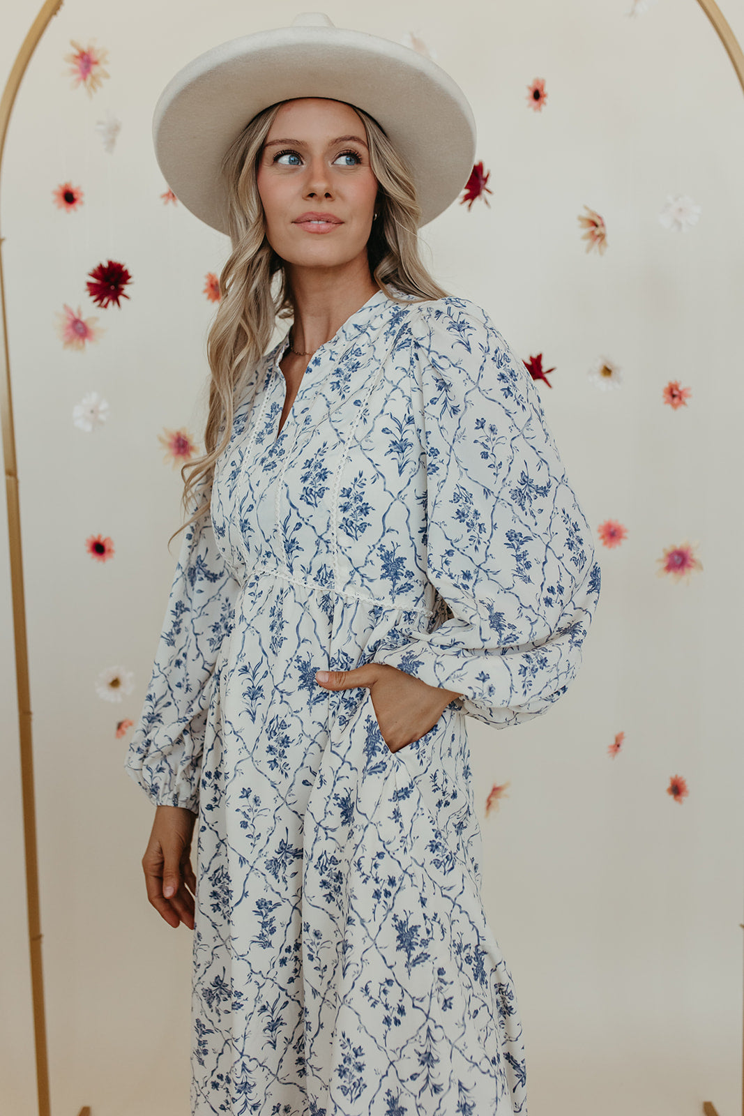 THE JANIE PRINTED V-NECK LONG SLEEVE MAXI DRESS IN CREAM