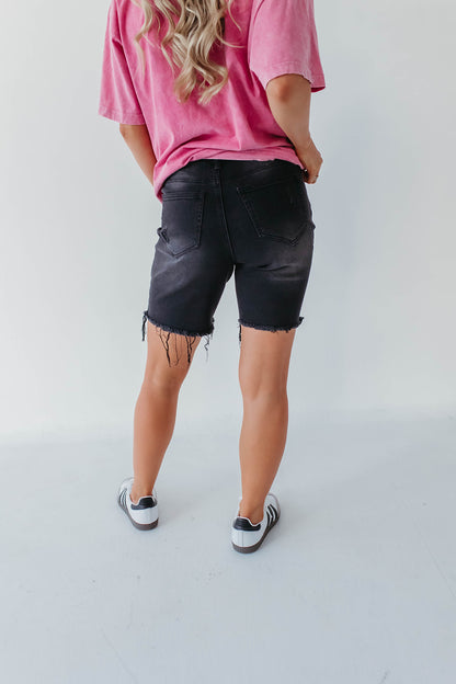 THE KOURTNEE BERMUDA SHORTS IN BLACK