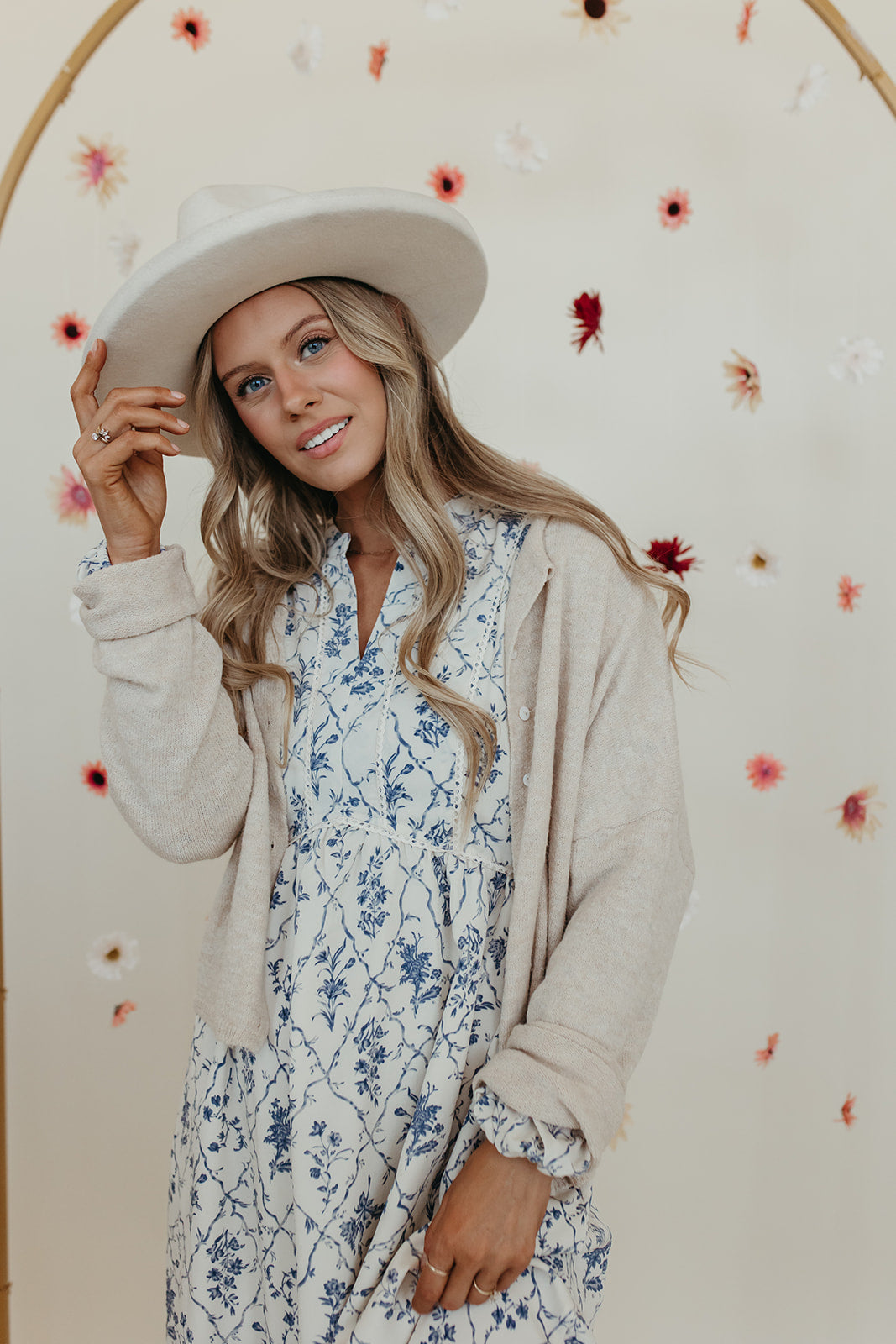 THE JANIE PRINTED V-NECK LONG SLEEVE MAXI DRESS IN CREAM