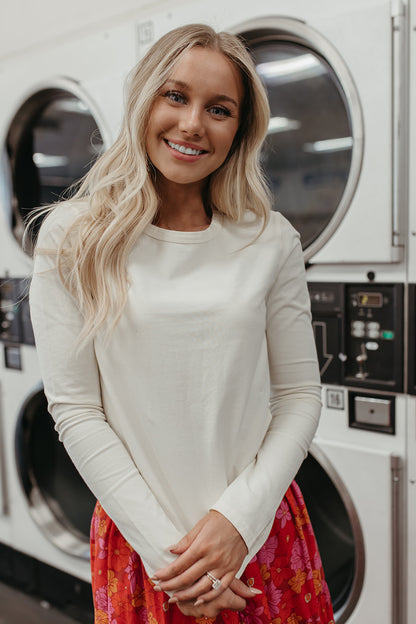 THE LAUREN CURVED HEM LONG SLEEVE TOP IN CREAM