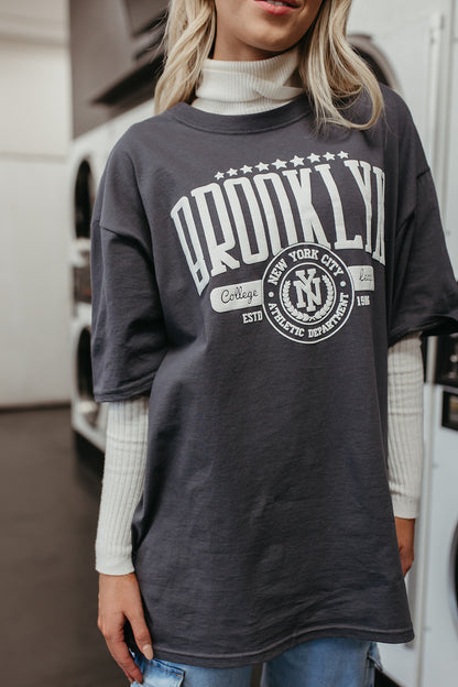 THE BROOKLYN GRAPHIC TEE IN CHARCOAL