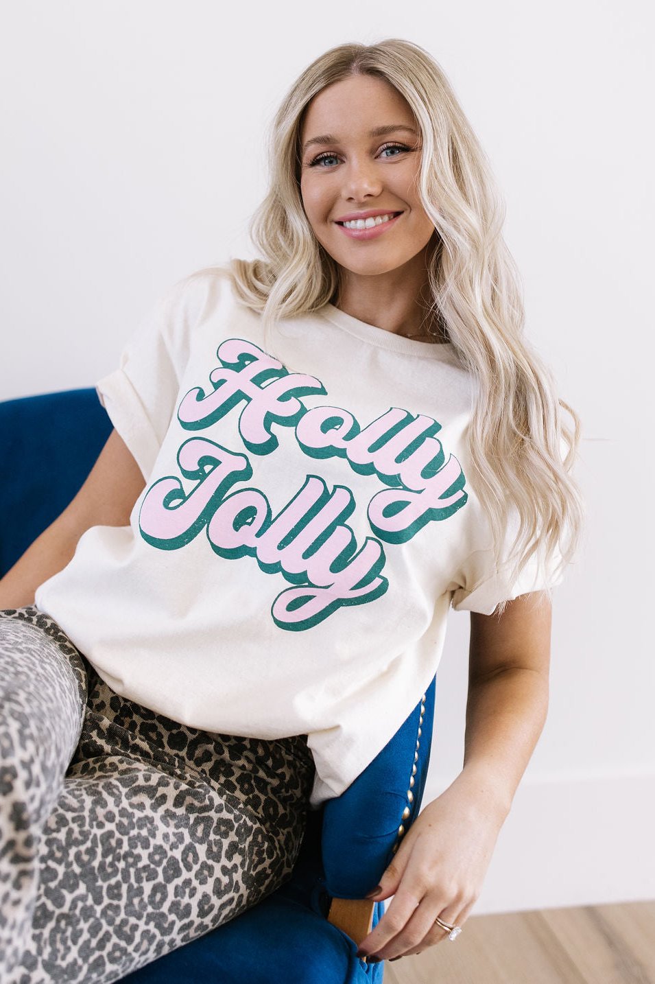 THE HOLLY JOLLY GRAPHIC TEE IN IVORY