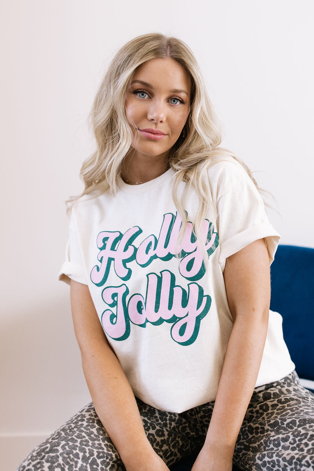 THE HOLLY JOLLY GRAPHIC TEE IN IVORY