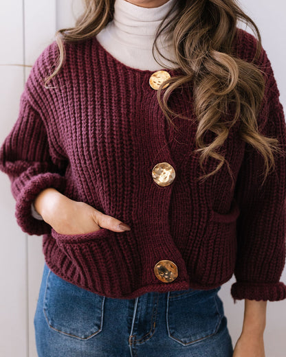 THE SHILOH SOLID ROUND NECK CROP SWEATER IN BURGUNDY