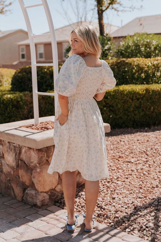 THE STERLING BUBBLE SLEEVE MIDI DRESS IN BLUE FLORAL