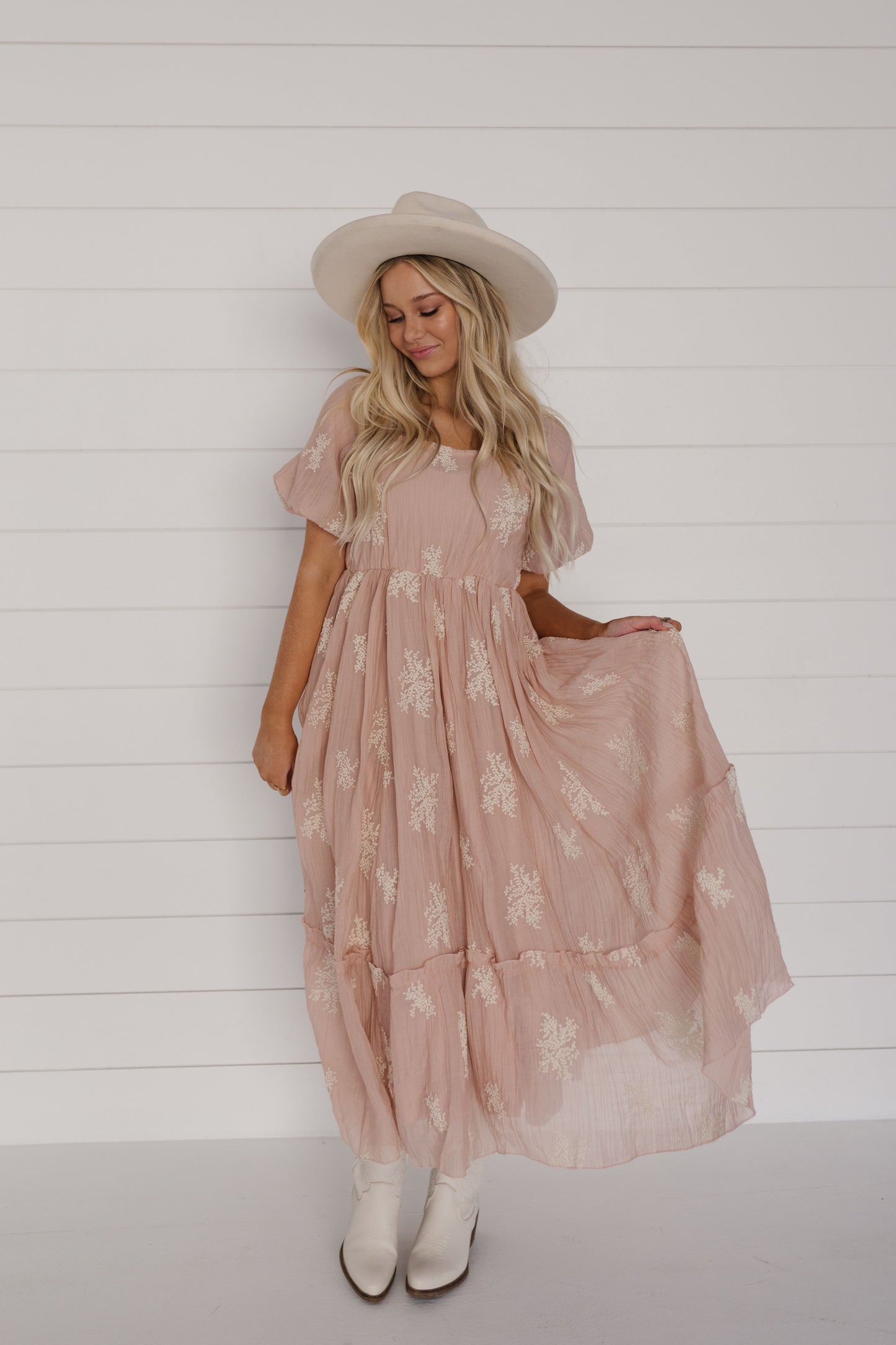 THE CAMILE PUFF SLEEVE MIDI DRESS IN BLUSH