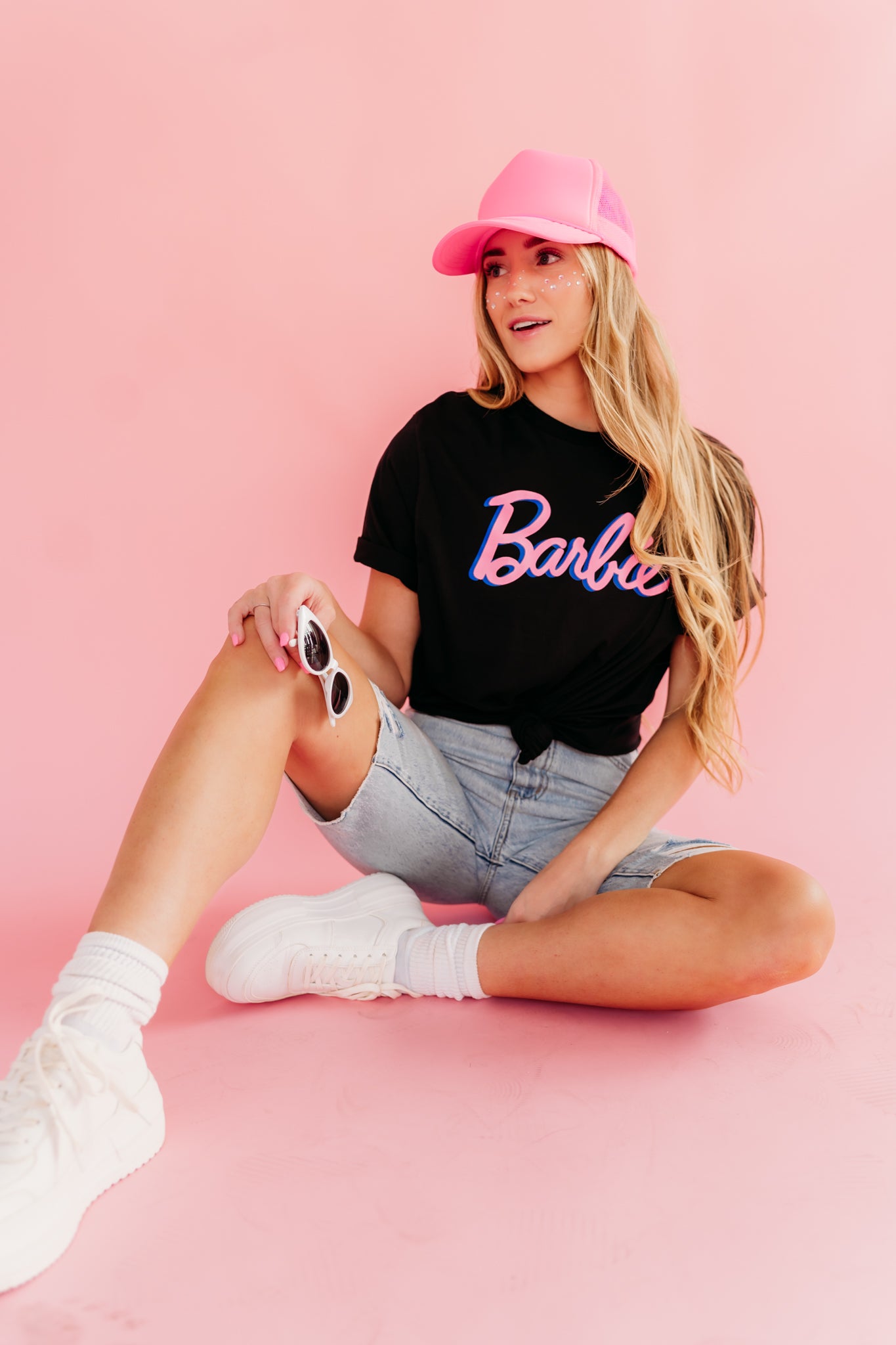 THE BARBIE SIGNATURE GRAPHIC TEE IN BLACK