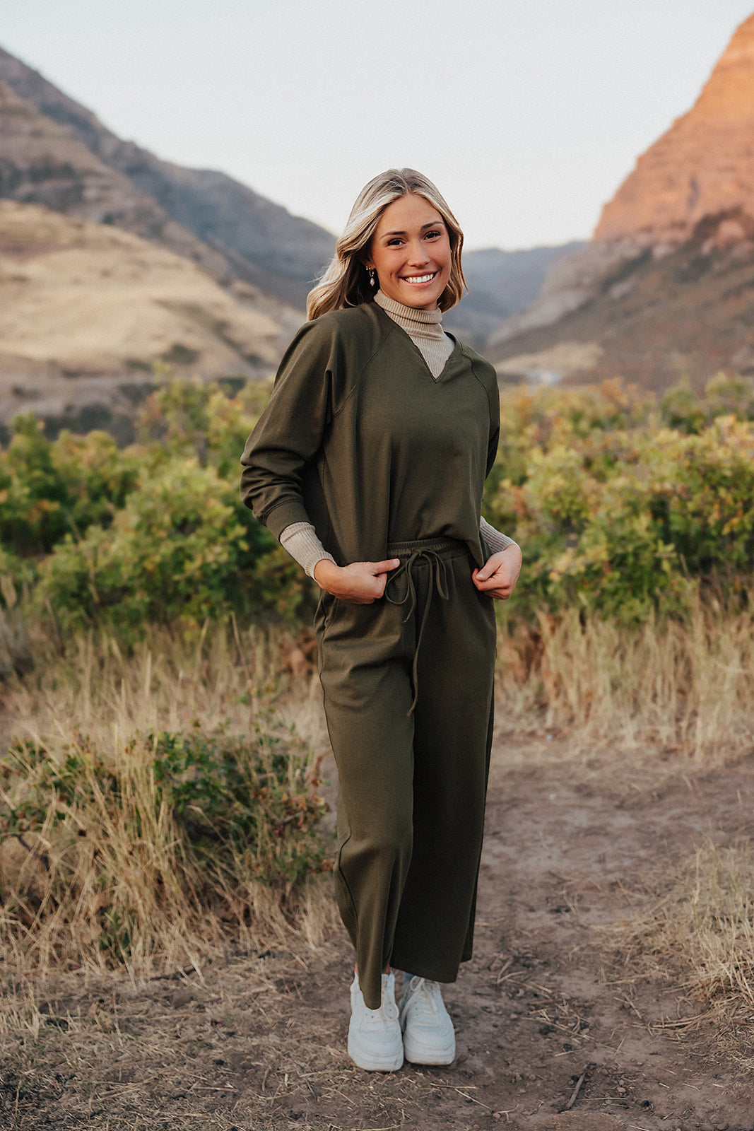 THE SIDNEY SWEATSHIRT SET IN OLIVE