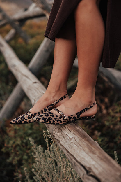 THE CHIC POINTED TOE FLATS IN LEOPARD