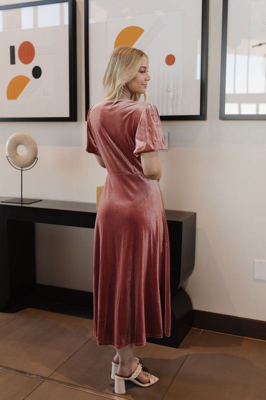 THE AYLA VELVET PUFF SLEEVE DRESS IN BLUSH