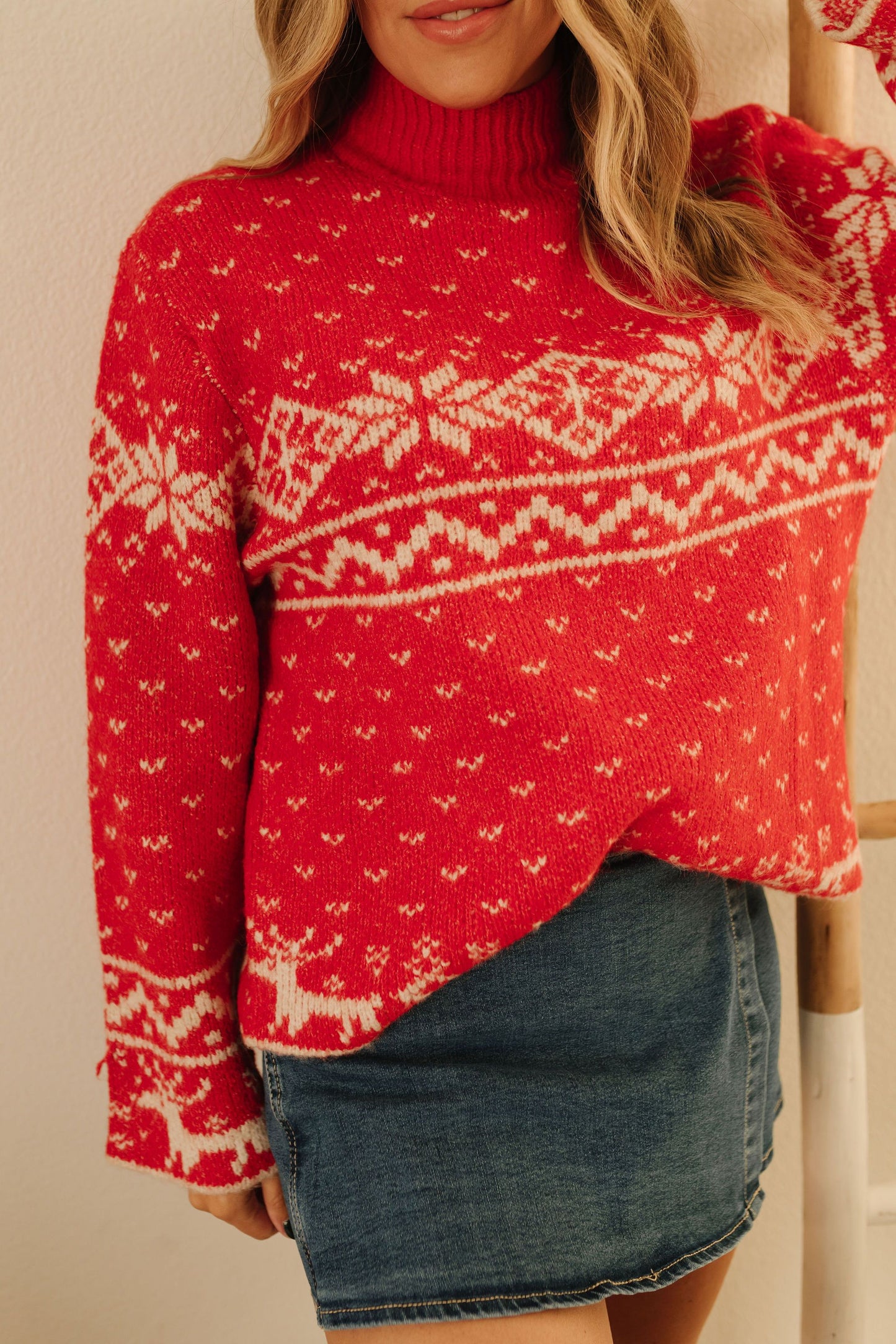 THE SNOWFLAKE SWEATER IN RED