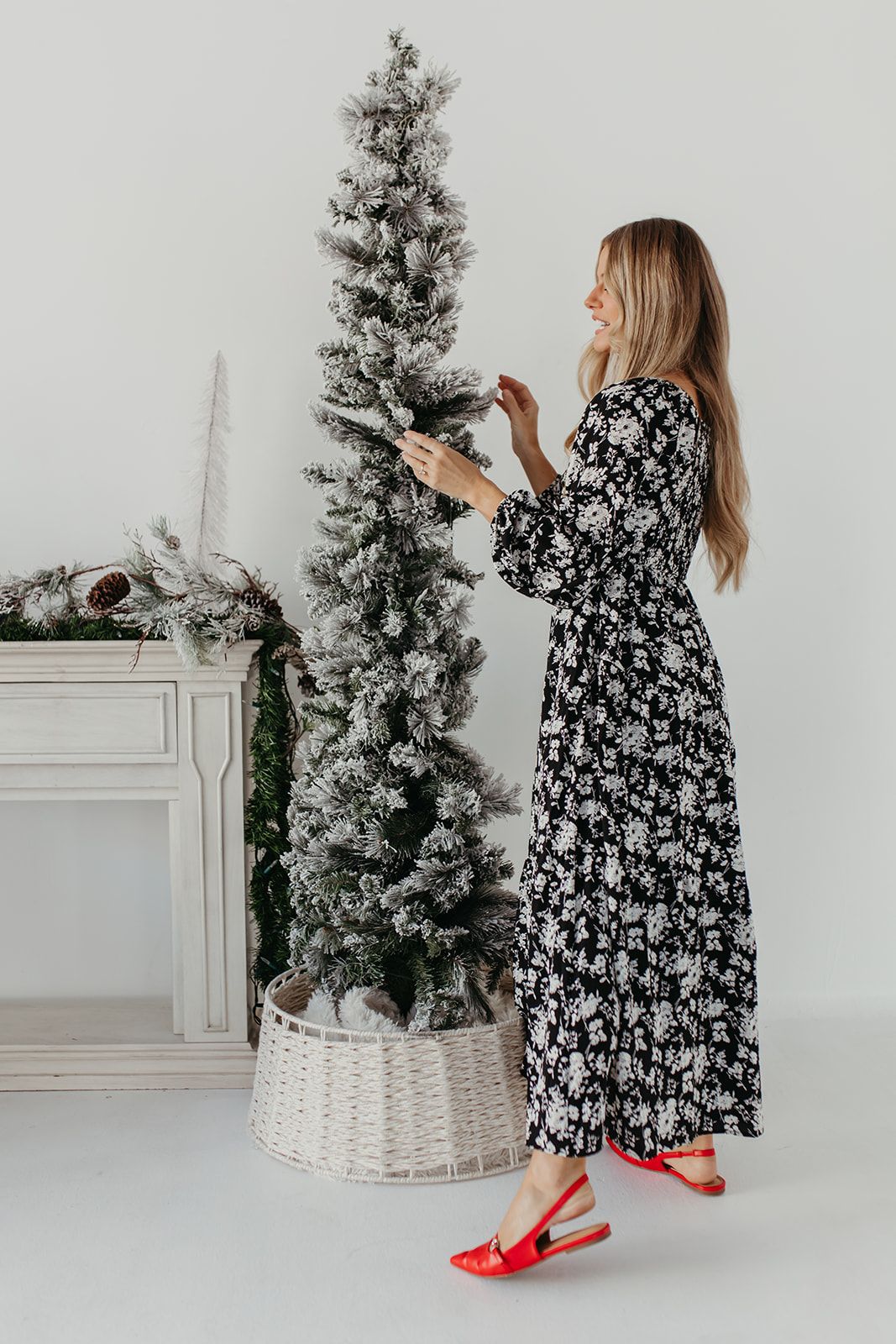 THE FINLEE FLORAL MAXI DRESS IN BLACK