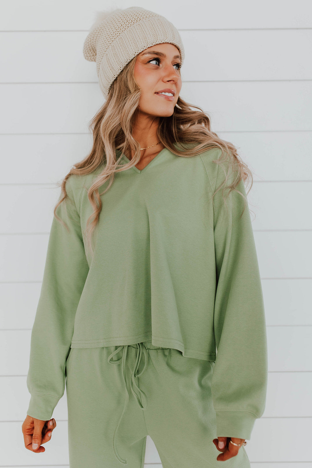 THE LILEE SWEATSHIRT SET IN LIGHT OLIVE