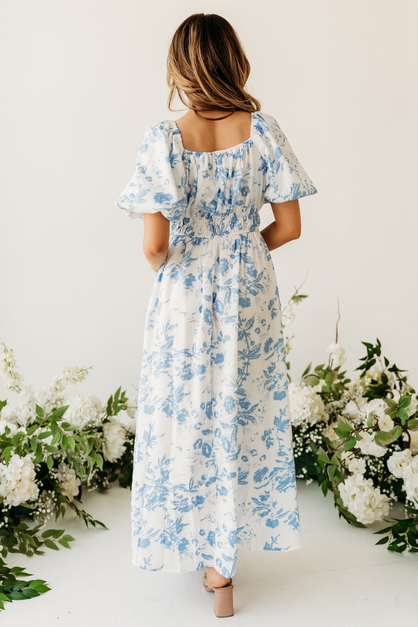 THE TENLEY TEXTURED MIDI DRESS IN BLUE FLORAL