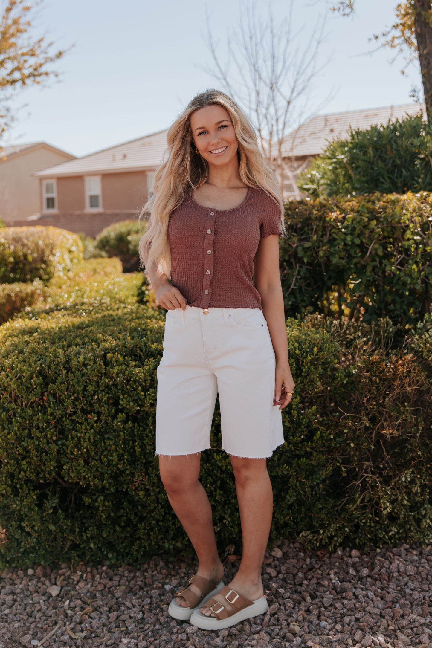 THE RYKER RELAXED FIT BERMUDA SHORTS IN WHITE