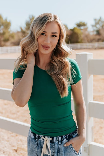 THE REESE SEAMLESS TOP IN KELLY GREEN