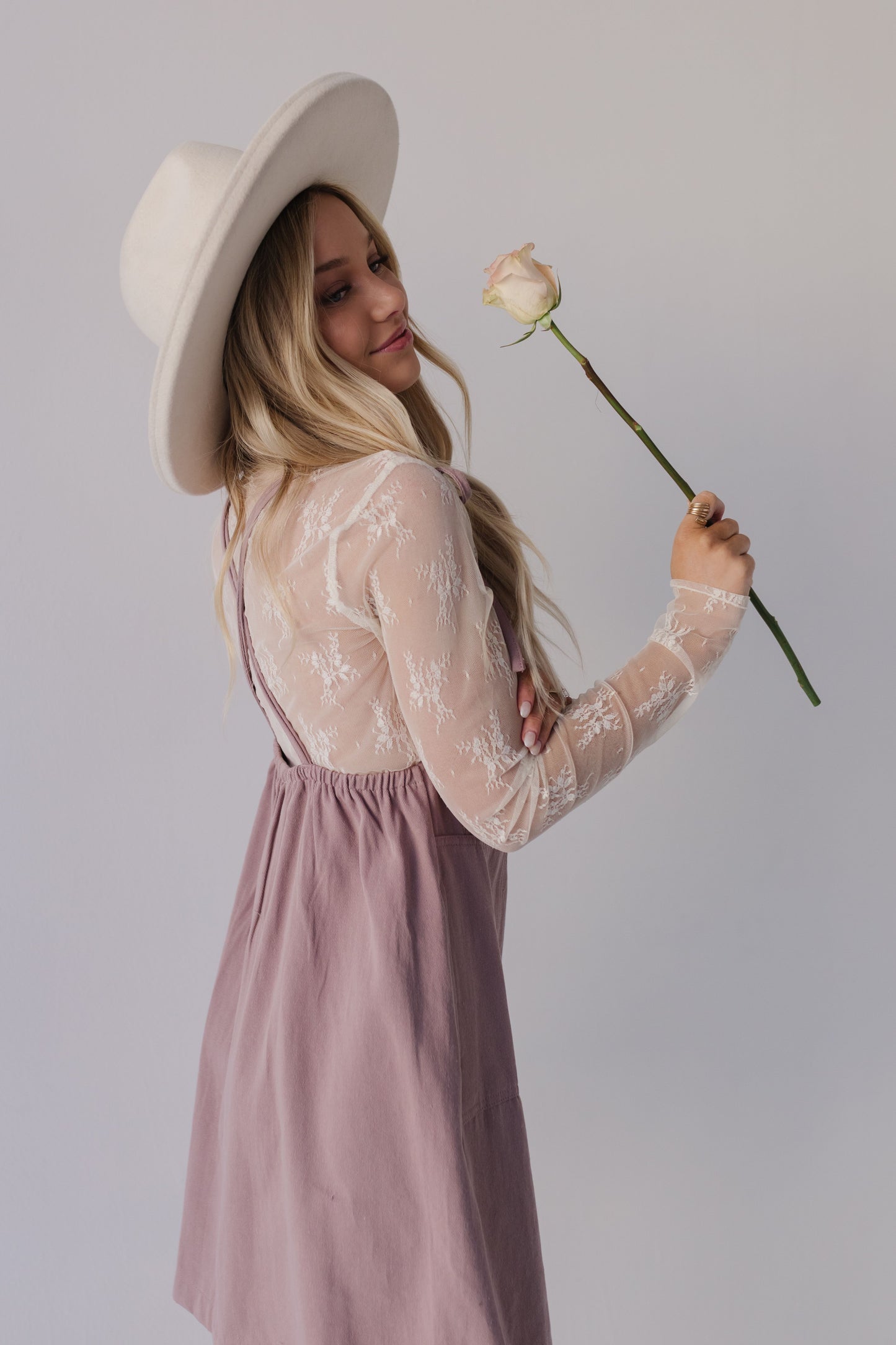 THE SAIGE OVERALL DRESS IN DUSTY MAUVE