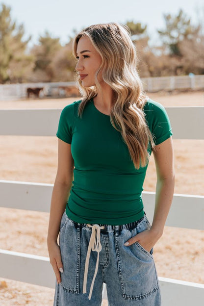 THE REESE SEAMLESS TOP IN KELLY GREEN